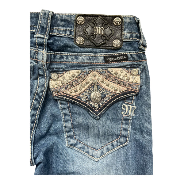 Miss Me Low Rise Bootcut Jeans mit besonderem Muster