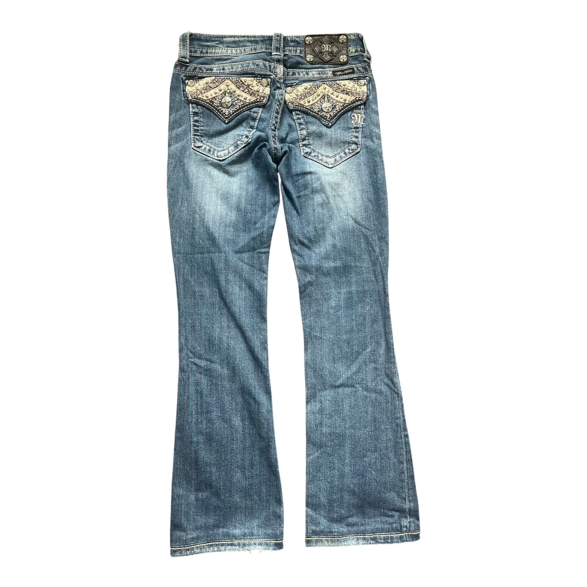 Miss Me Low Rise Bootcut Jeans mit besonderem Muster